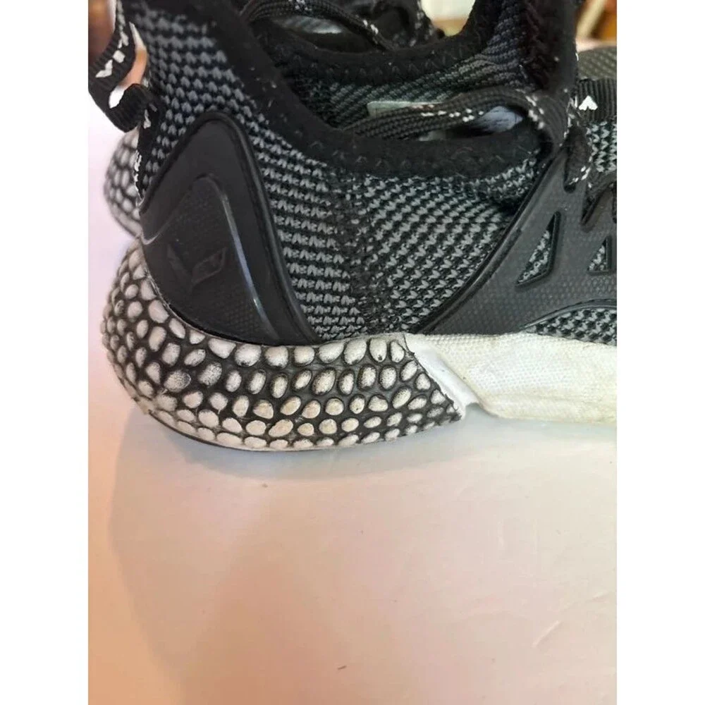 Vitike / Wetike Kids Black Slip On Mesh Sneakers - Size EU 32 (US 1)